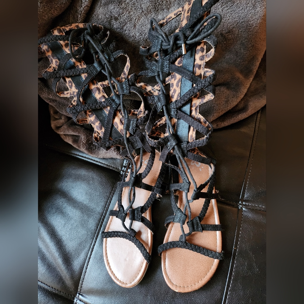 Girls Tall Justice Lace Up Gladiator Sandals, Black w/ Leopard sz 2 (big girl)